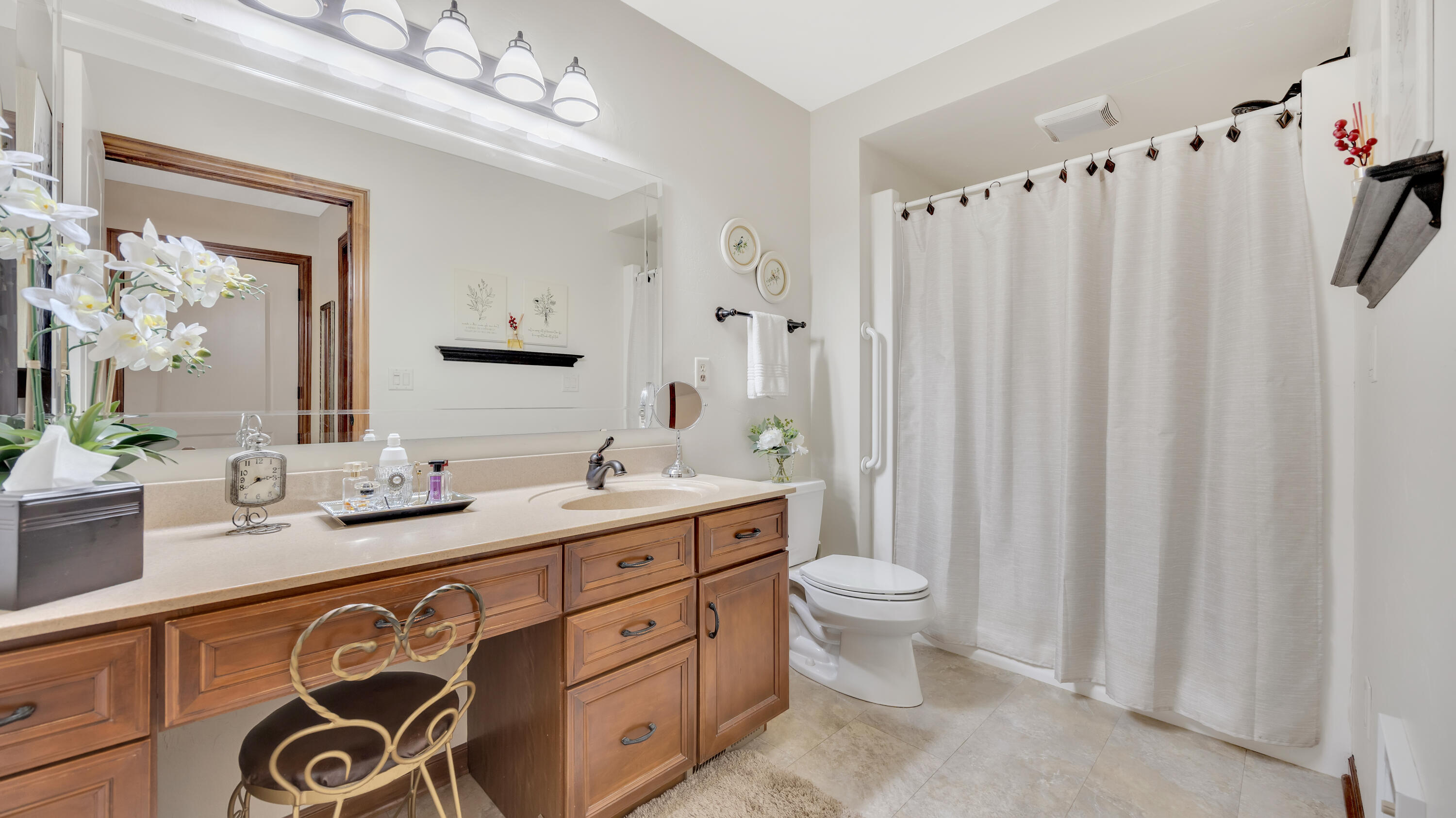 436 Maple Leaf Court Manitowoc, WI 54220 - Photo 18 of 38 Primary Bathroom 1
