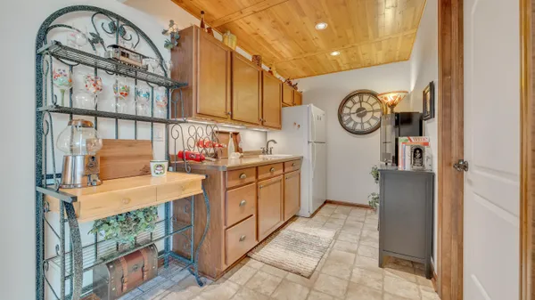 $425,000 | 436 Maple Leaf Court, Manitowoc, WI 54220