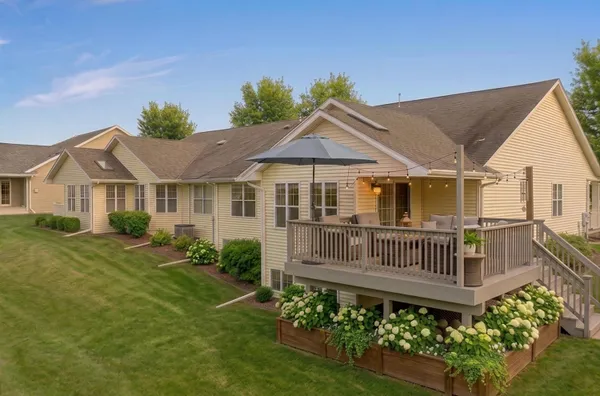 $425,000 | 436 Maple Leaf Court, Manitowoc, WI 54220