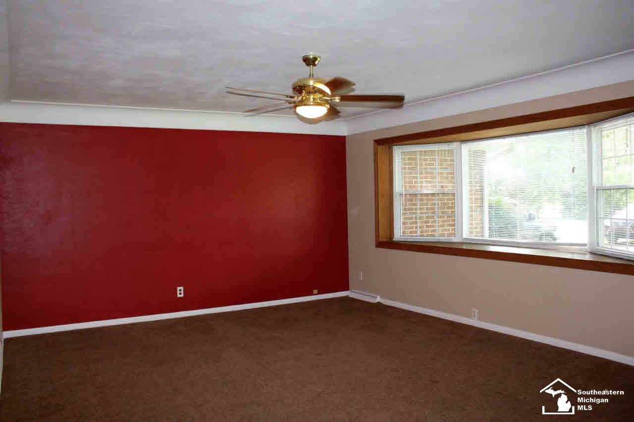 11476 Douglas Road Temperance, MI 48182 - Photo 5 of 16 Living room