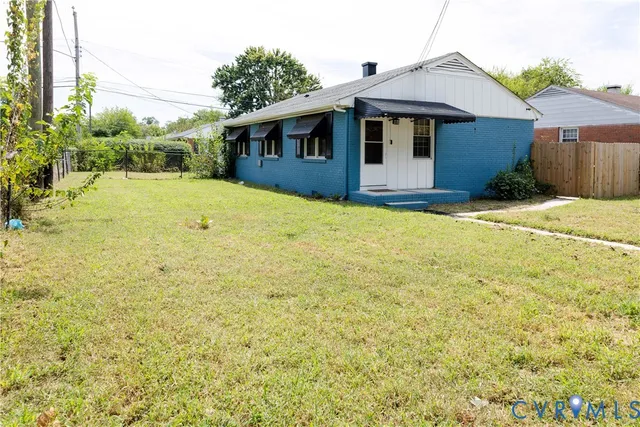 a view of a house with a yard and garage