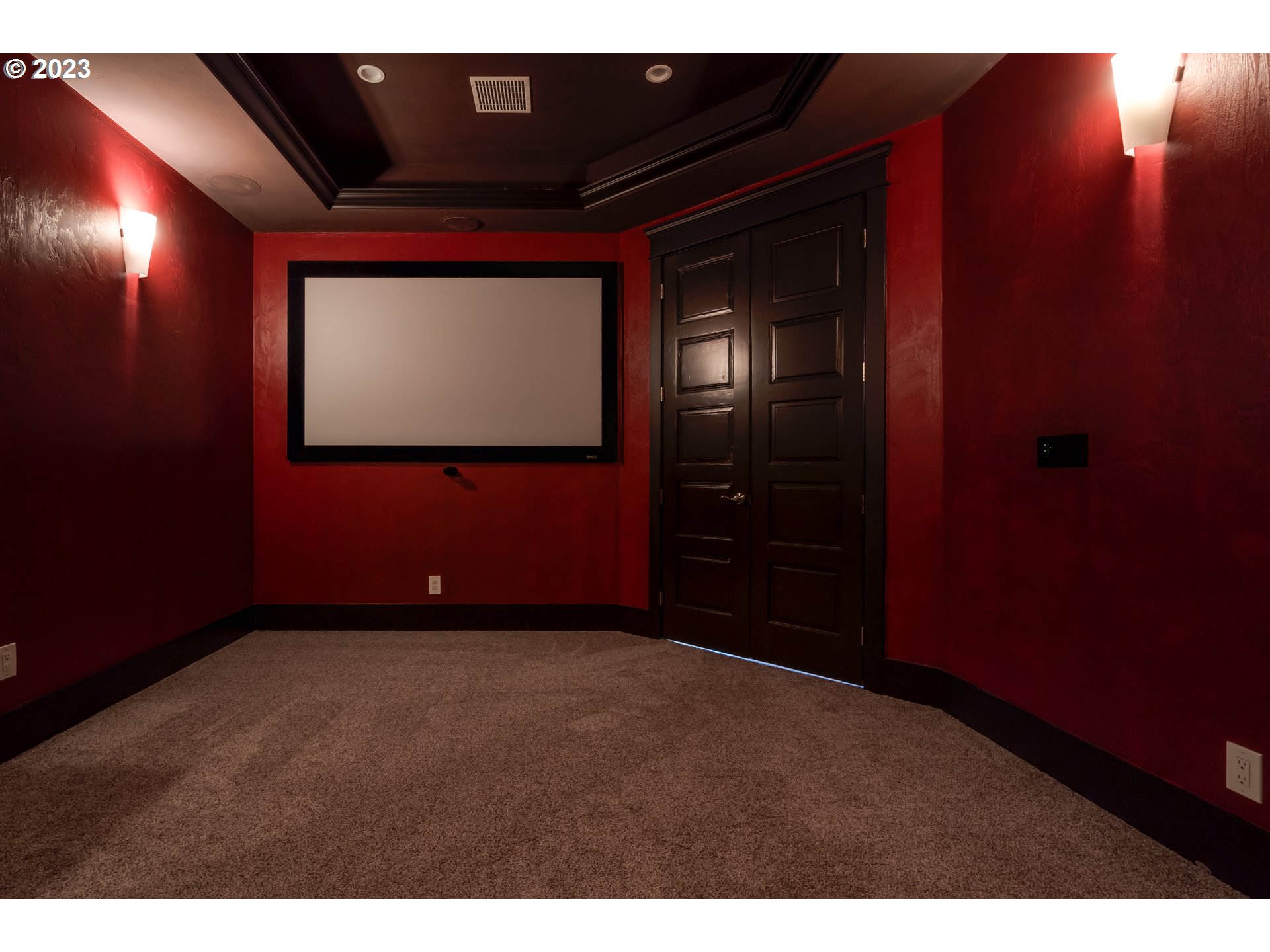 3321 Michael Lane Eugene, OR 97405 - Photo 29 of 46 a view of an empty room