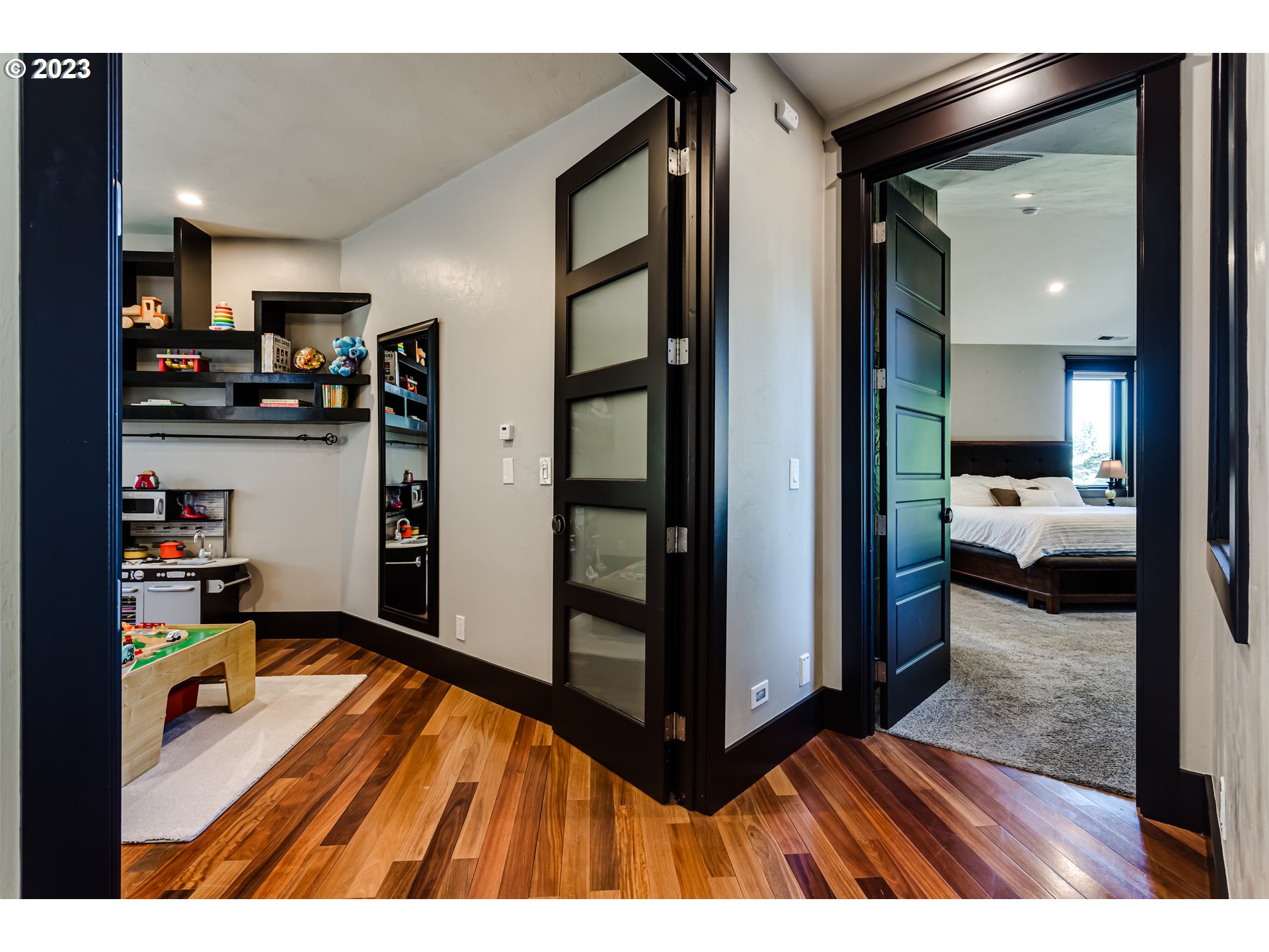 3321 Michael Lane Eugene, OR 97405 - Photo 4 of 46 a view of a living room and bathroom