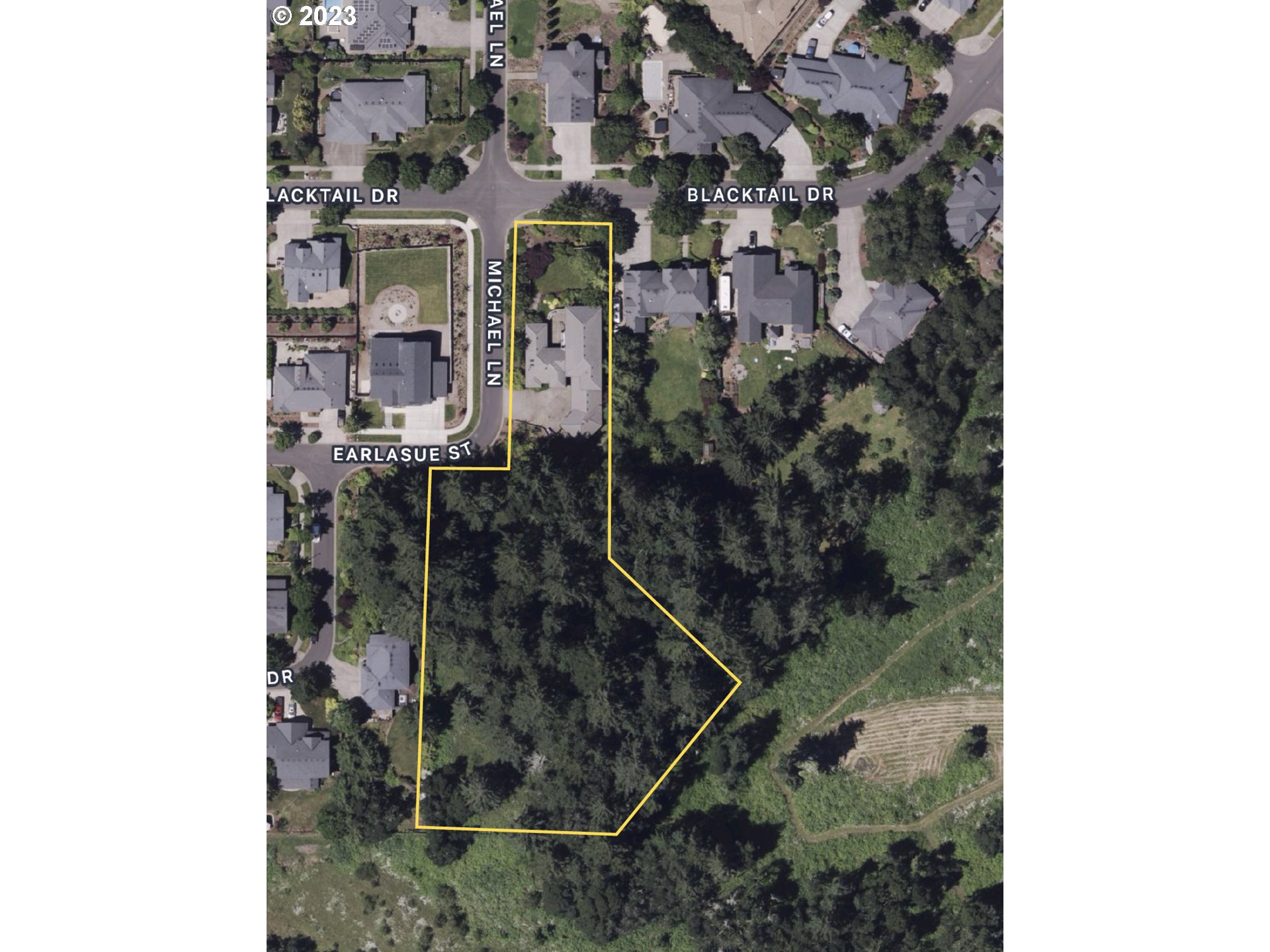 3321 Michael Lane Eugene, OR 97405 - Photo 46 of 46 a picture of a bathroom