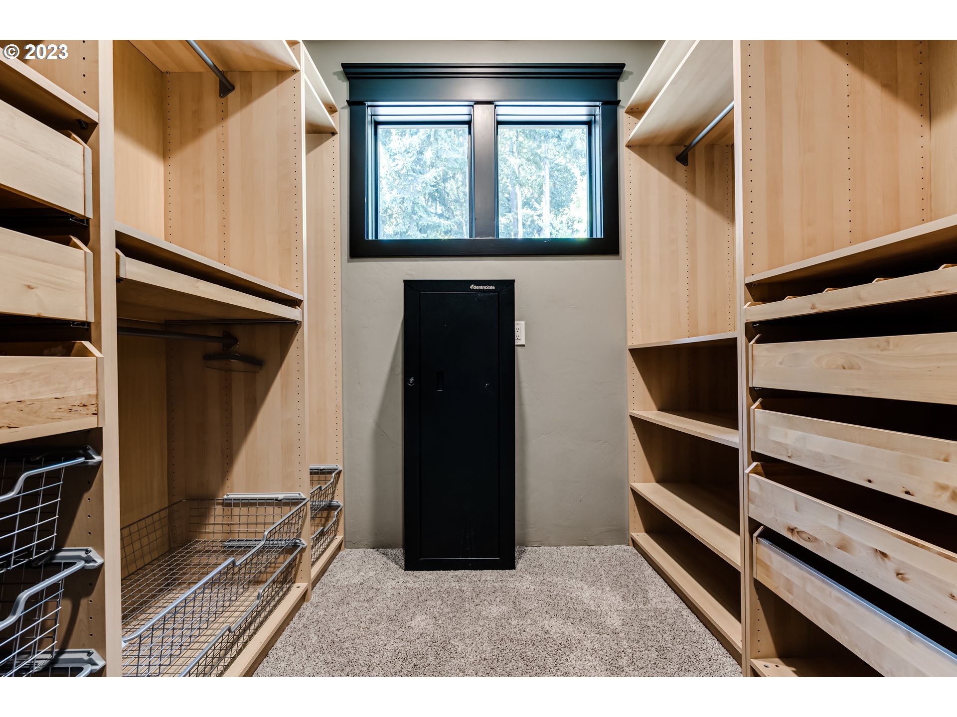 3321 Michael Lane Eugene, OR 97405 - Photo 10 of 46 a view of entryway and hall with wooden floor