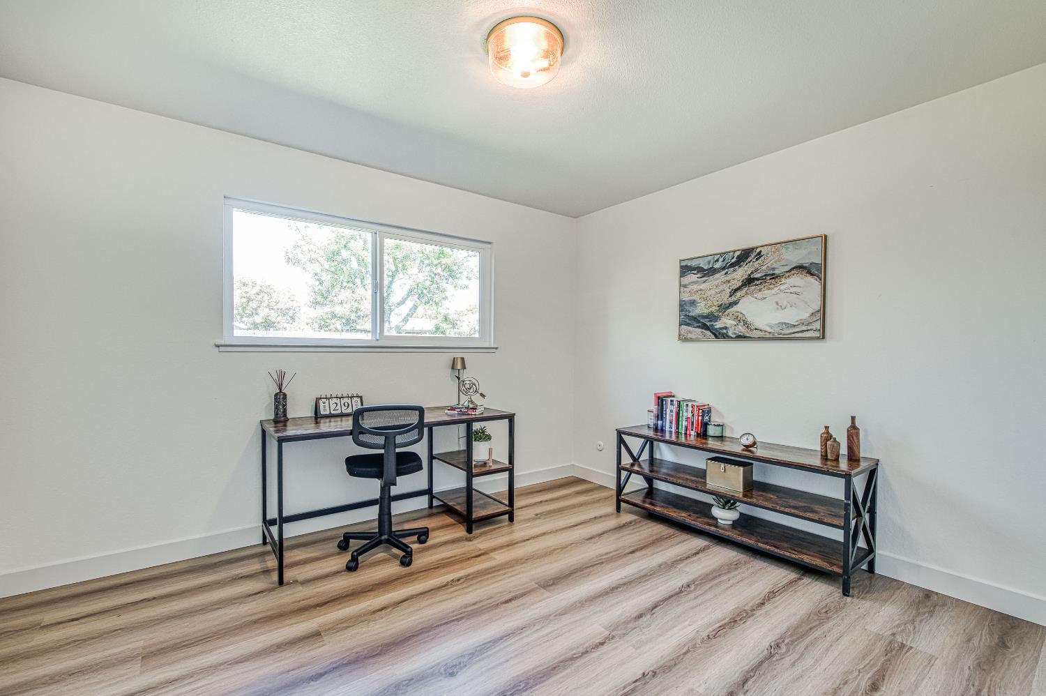 1747 Gettysburg Avenue Clovis, CA 93611 - Photo 21 of 39 a view of a livingroom with furniture and a window
