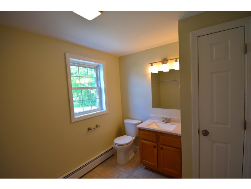 78 Columbia Road Manchester, NH 03103 - Photo 14 of 16