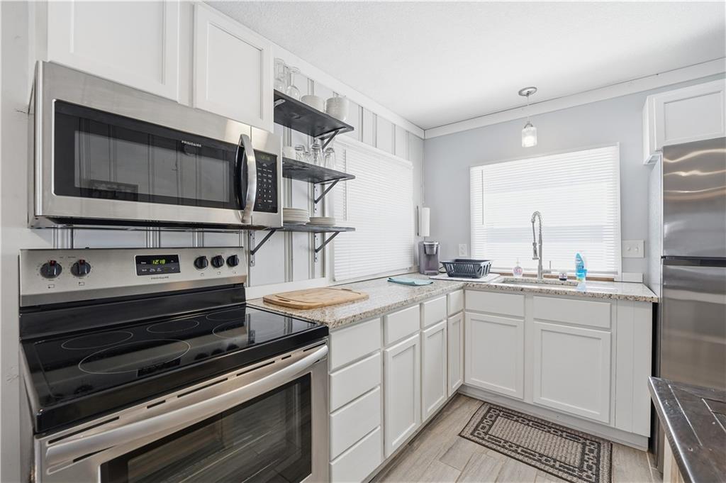 2127 Orchard Lane Lawrence, KS 66049 - Photo 7 of 28