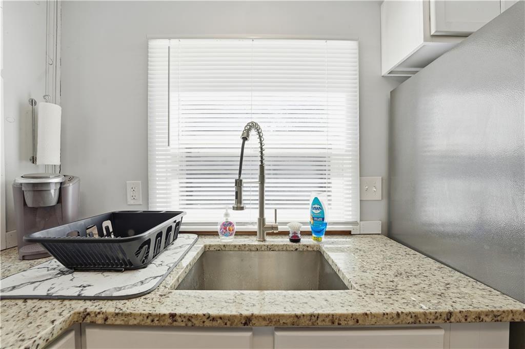 2127 Orchard Lane Lawrence, KS 66049 - Photo 8 of 28