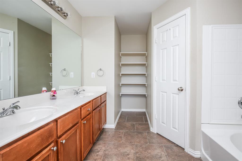 125 Currie Court Crowley, TX 76036 - Photo 10 of 16