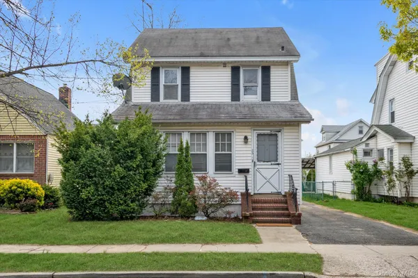 $999,000 | 25 North 12th Street, New Hyde Park, NY 11040