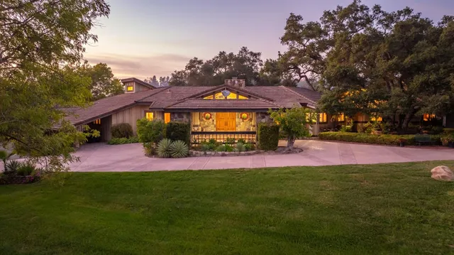 a view of outdoor space yard and patio