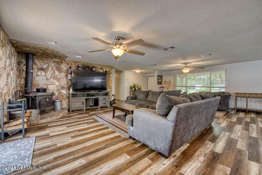4179 Mustang Road Middleburg, FL 32068 - Photo 11 of 28 10 Family Room and Front Door