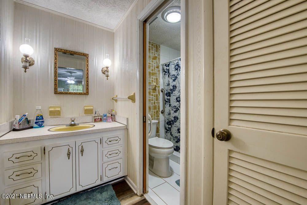 4179 Mustang Road Middleburg, FL 32068 - Photo 23 of 28 22 Master Bathroom