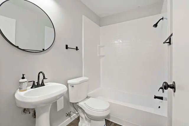 $100,000 | 4351 Parklawn Avenue, Unit 105E, Edina, MN 55435