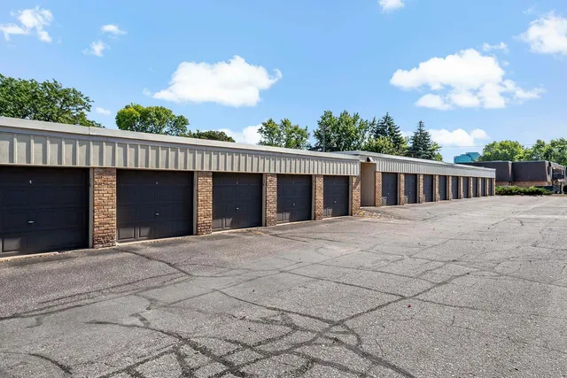 $100,000 | 4351 Parklawn Avenue, Unit 105E, Edina, MN 55435