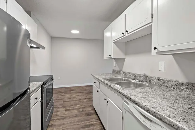 $100,000 | 4351 Parklawn Avenue, Unit 105E, Edina, MN 55435