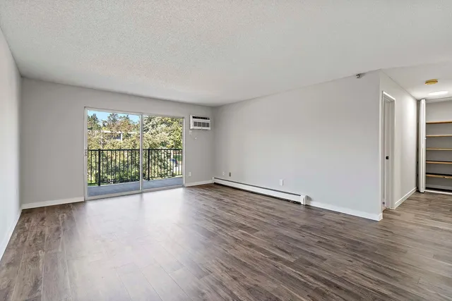 $100,000 | 4351 Parklawn Avenue, Unit 105E, Edina, MN 55435