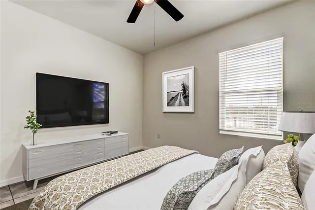 a view of an house with backyard