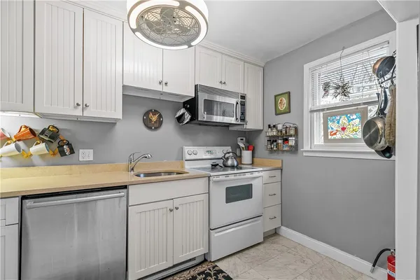 $3,000 | 46 Chastellux Avenue, Unit M8, Newport, RI 02840