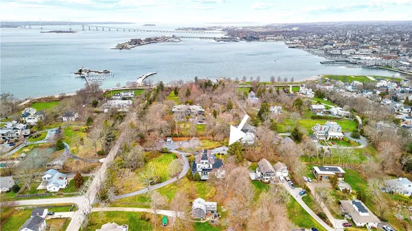 $3,000 | 46 Chastellux Avenue, Unit M8, Newport, RI 02840