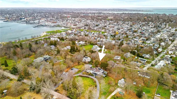 $3,000 | 46 Chastellux Avenue, Unit M8, Newport, RI 02840