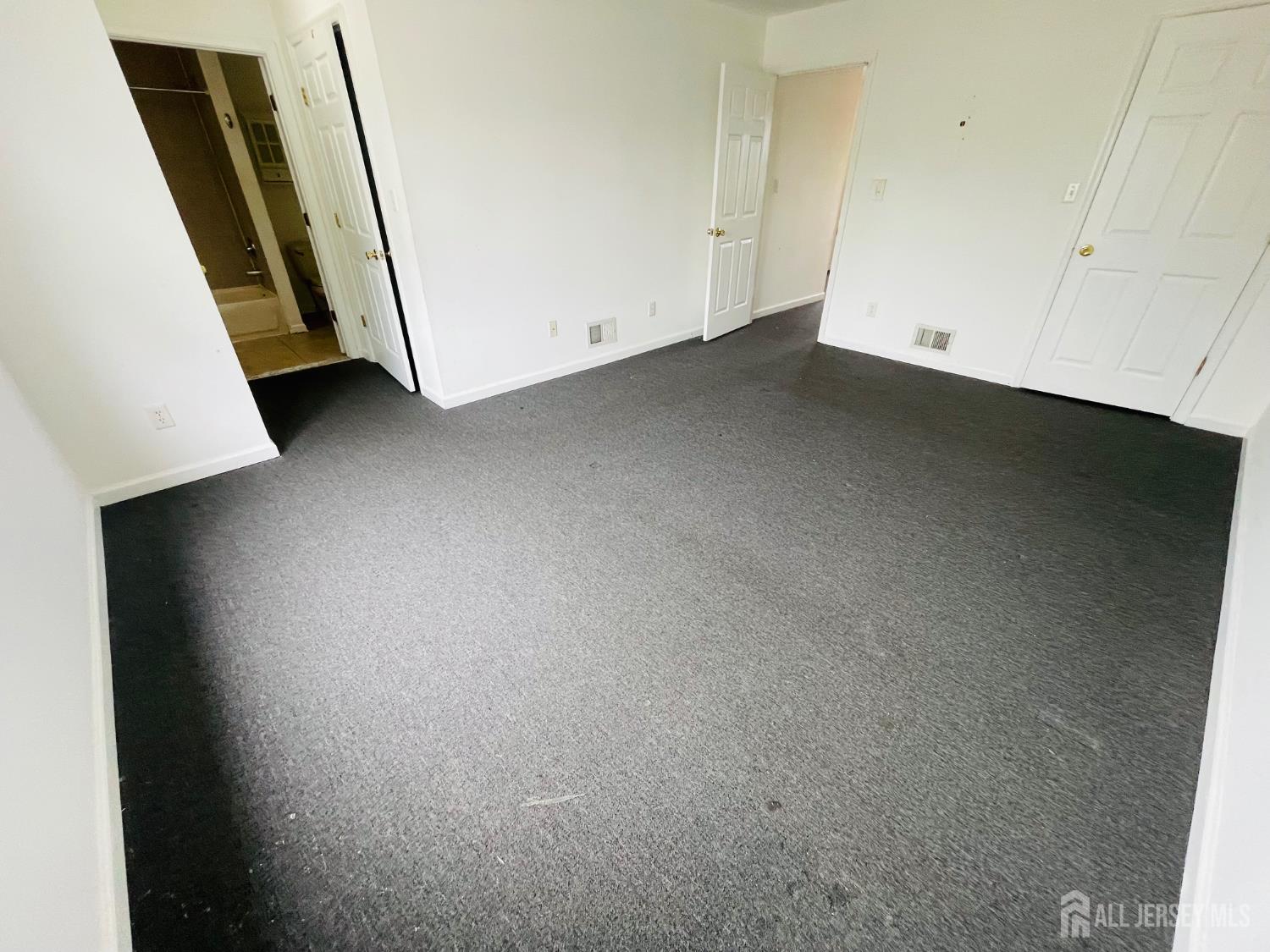 12 Ellen Avenue Perth Amboy, NJ 08861 - Photo 11 of 18