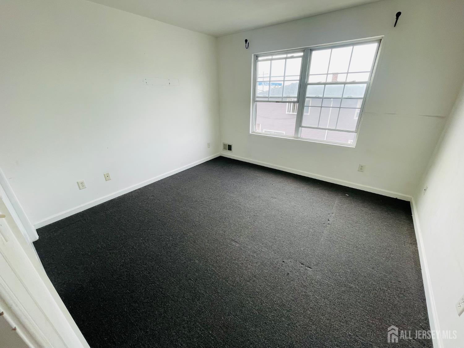 12 Ellen Avenue Perth Amboy, NJ 08861 - Photo 4 of 18