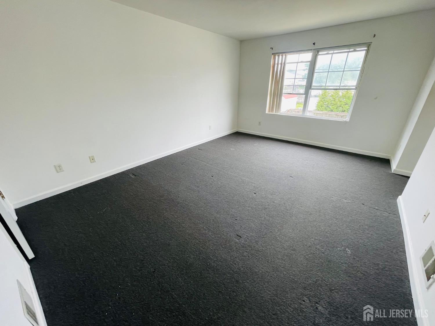 12 Ellen Avenue Perth Amboy, NJ 08861 - Photo 10 of 18