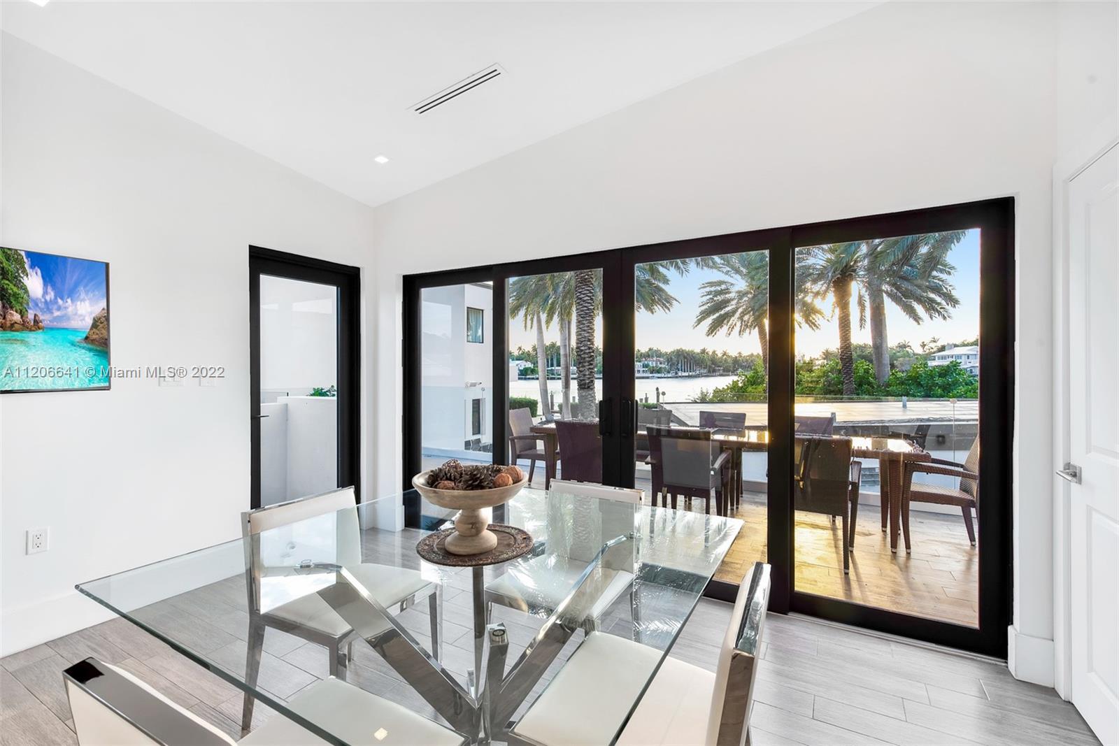 2700 North Bay Road Miami Beach, FL 33140 - Photo 29 of 42 a living room with furniture and a large window
