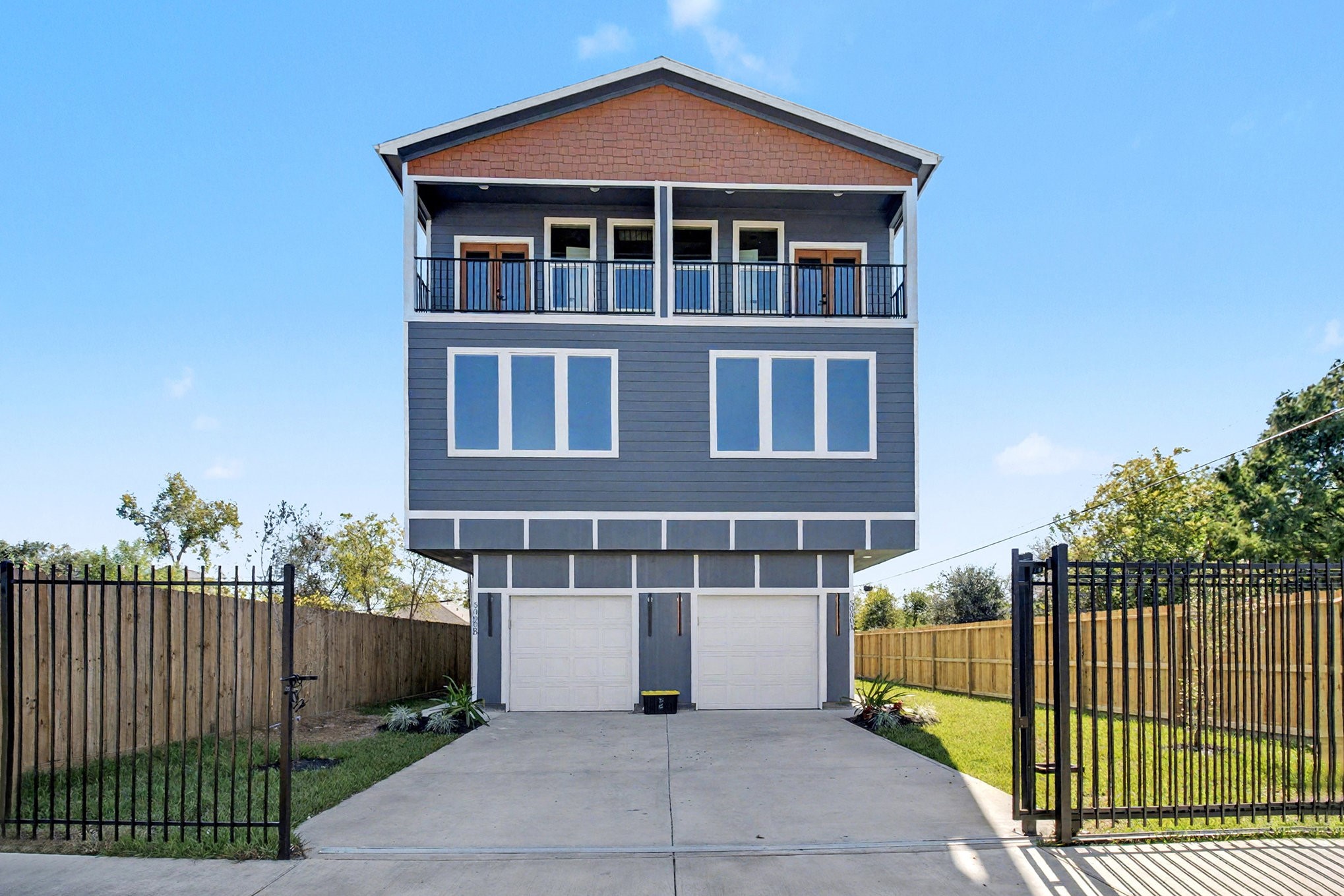 5000 Higgins Street, Unit A Houston, TX 77033 - Photo 3 of 32 a front view of a house with a fence
