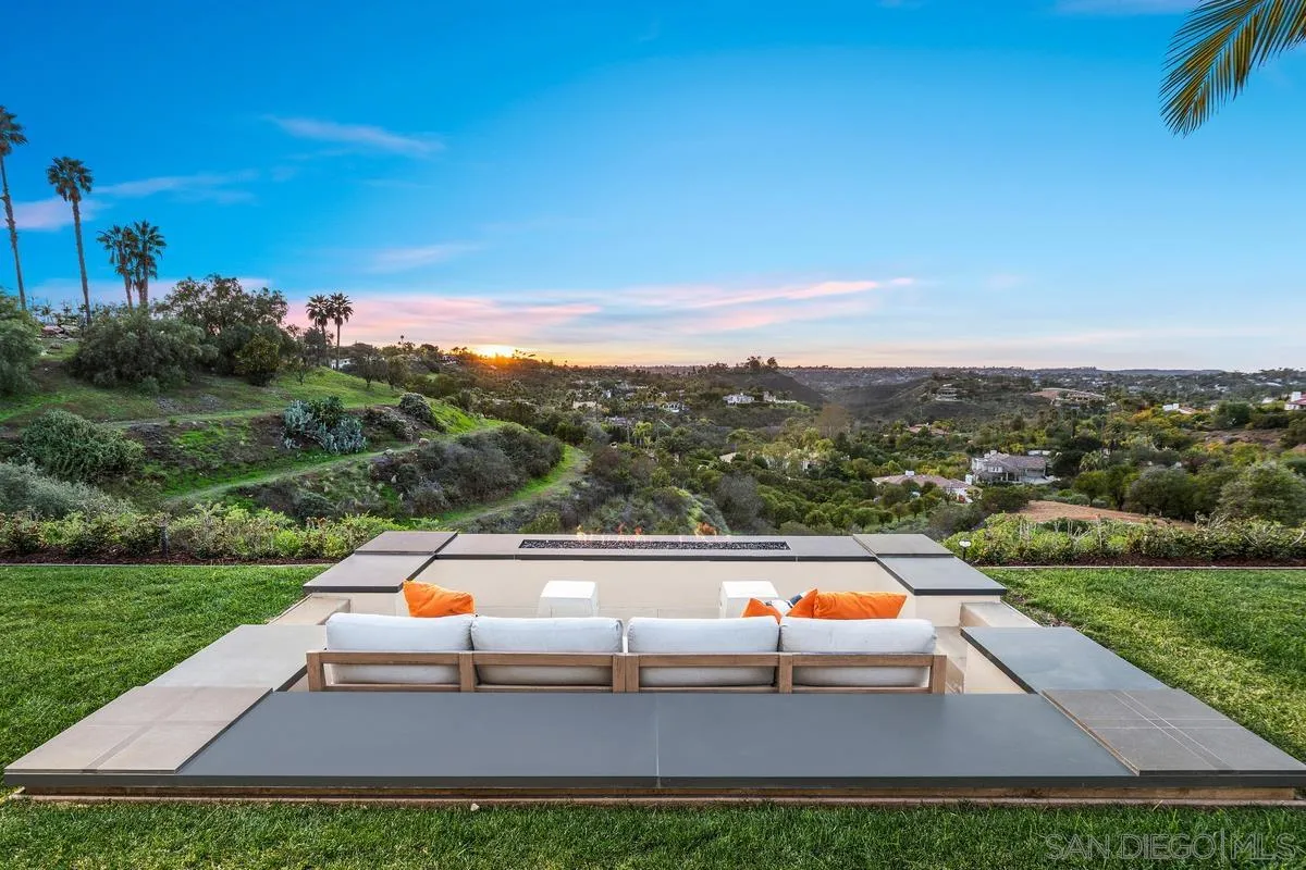 18490 Lago Vista Rancho Santa Fe, CA 92067 - Photo 11 of 28