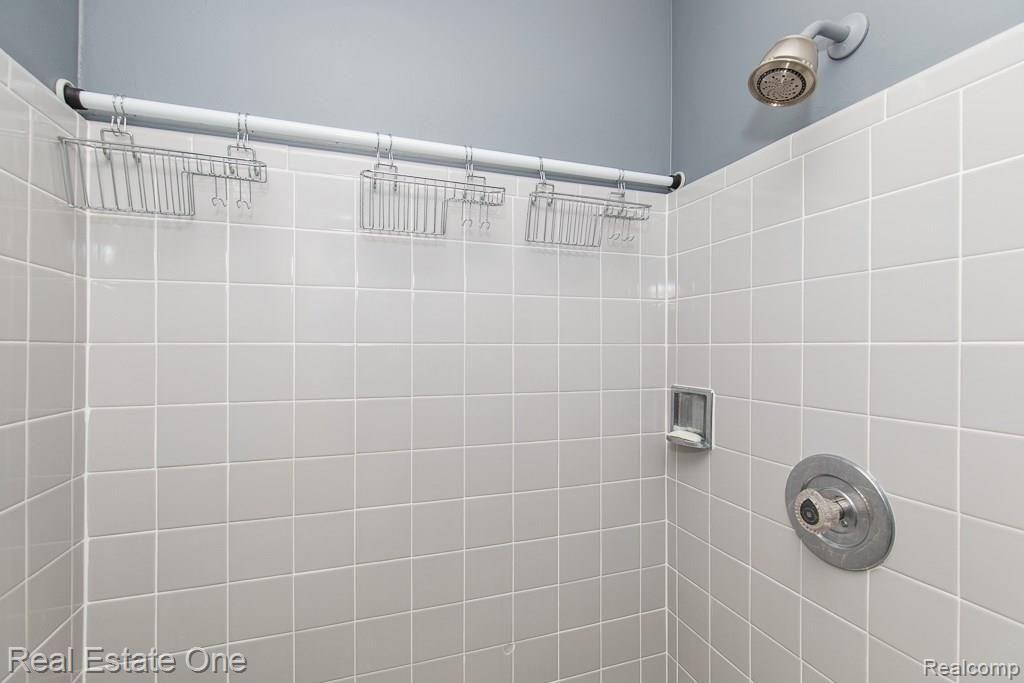 2425 Rancroft Beat Rochester Hills, MI 48306 - Photo 29 of 32