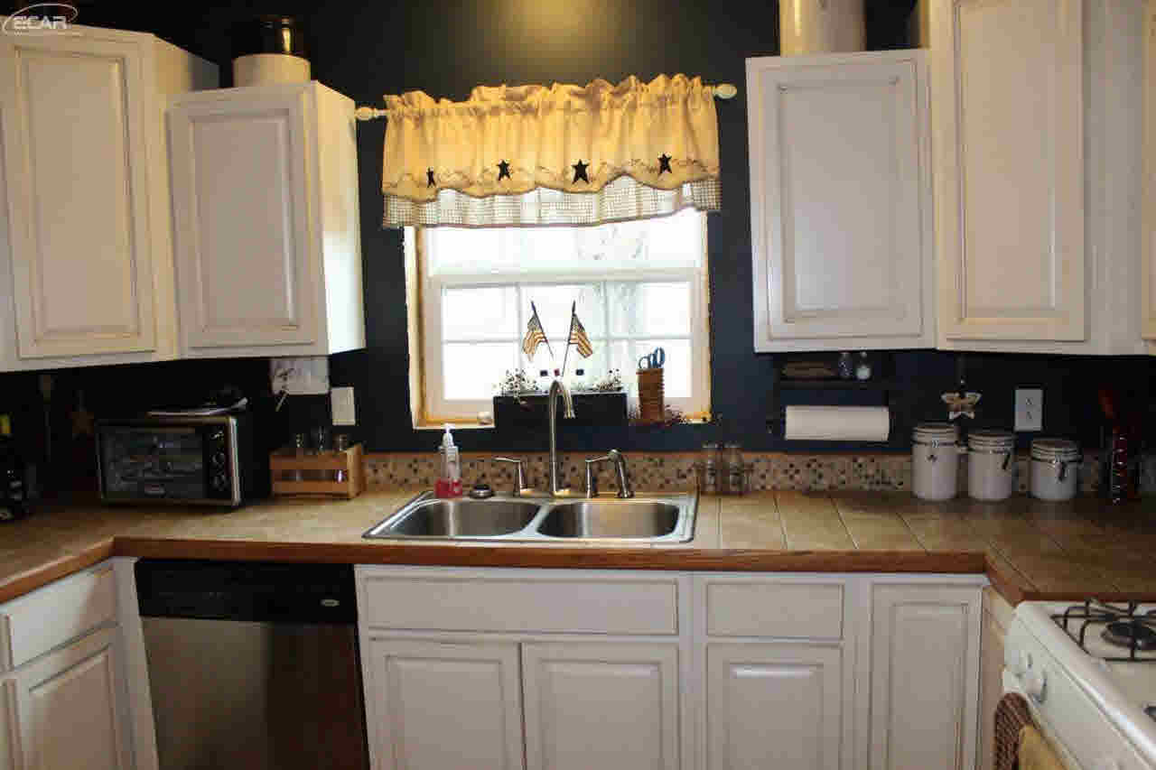 10375 Wenn Road Birch Run, MI 48415 - Photo 9 of 36 21254349-8.JPG