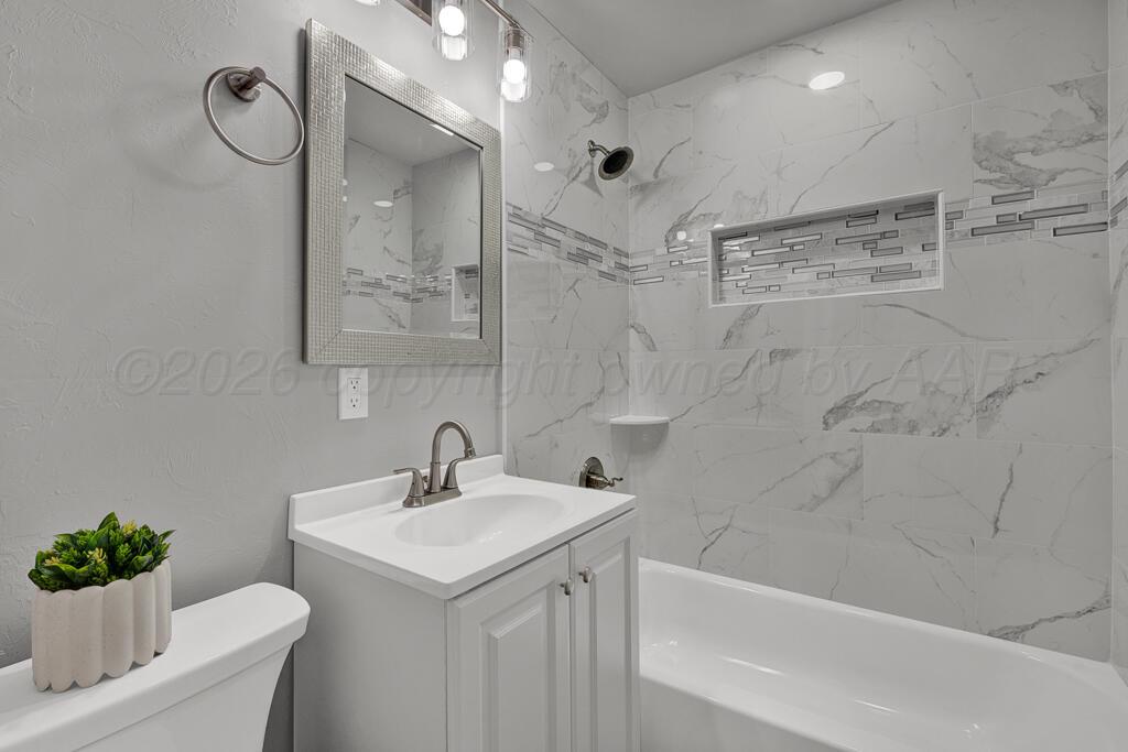 906 North Pierce Street Amarillo, TX 79107 - Photo 8 of 24 Bathroom 1
