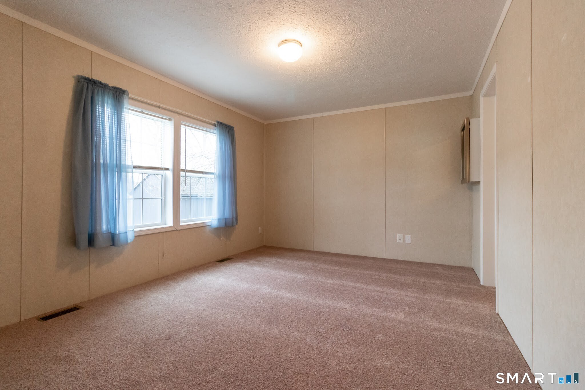 39 Riverside Drive Southington, CT 06489 - Photo 26 of 40 an empty room with windows