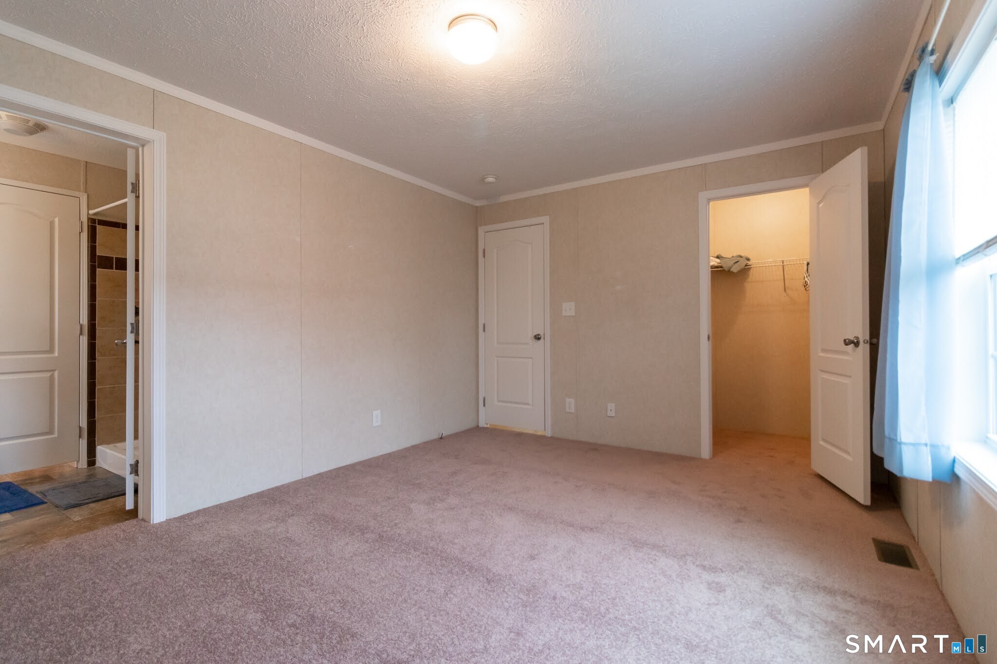 39 Riverside Drive Southington, CT 06489 - Photo 28 of 40 an empty room with a bathroom