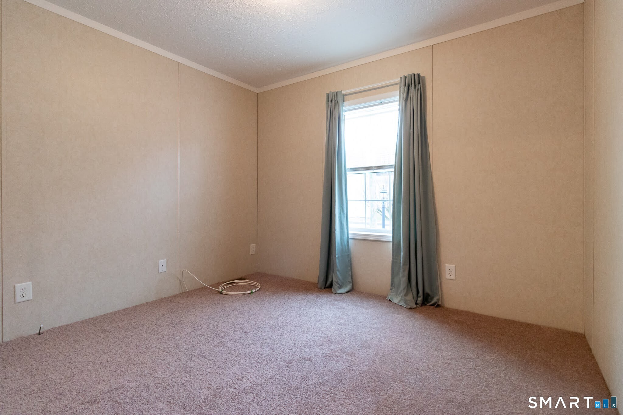 39 Riverside Drive Southington, CT 06489 - Photo 32 of 40 an empty room with windows