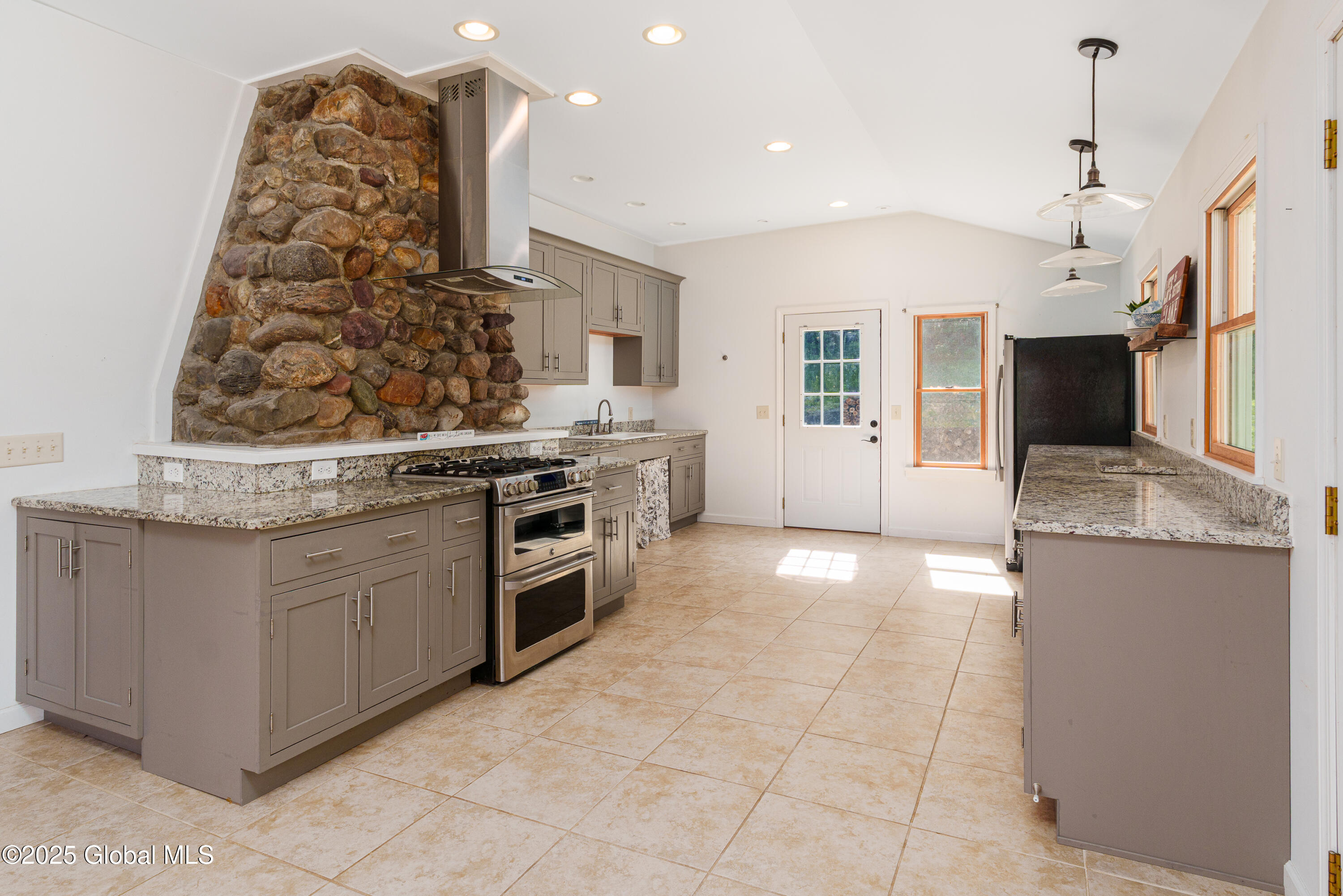 352 East Lake Road Cossayuna, NY 12823 - Photo 7 of 76 .
