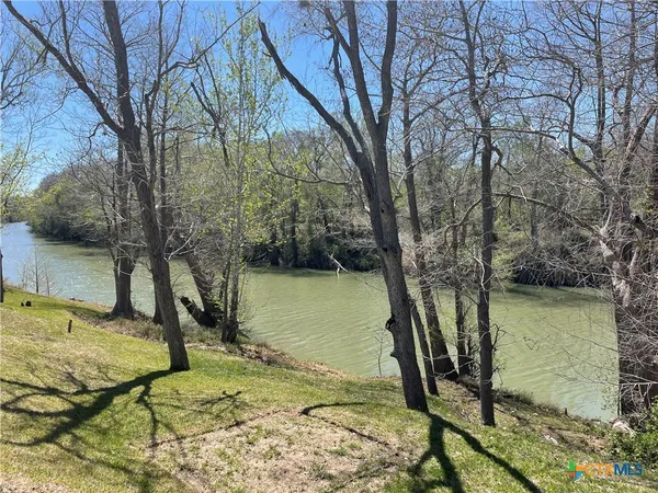 $291,900 | 40 Cypress Valley Road, Cuero, TX 77954