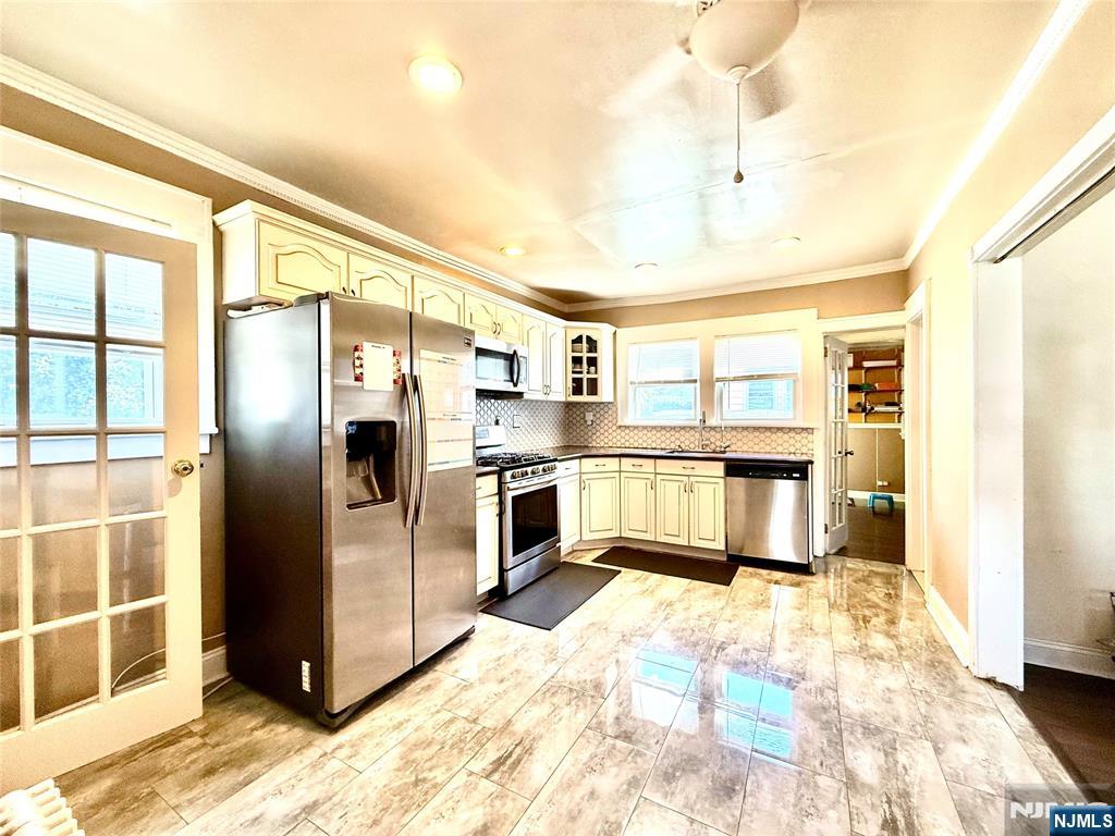 10-01 Berdan Avenue Fair Lawn, NJ 07410 - Photo 11 of 31