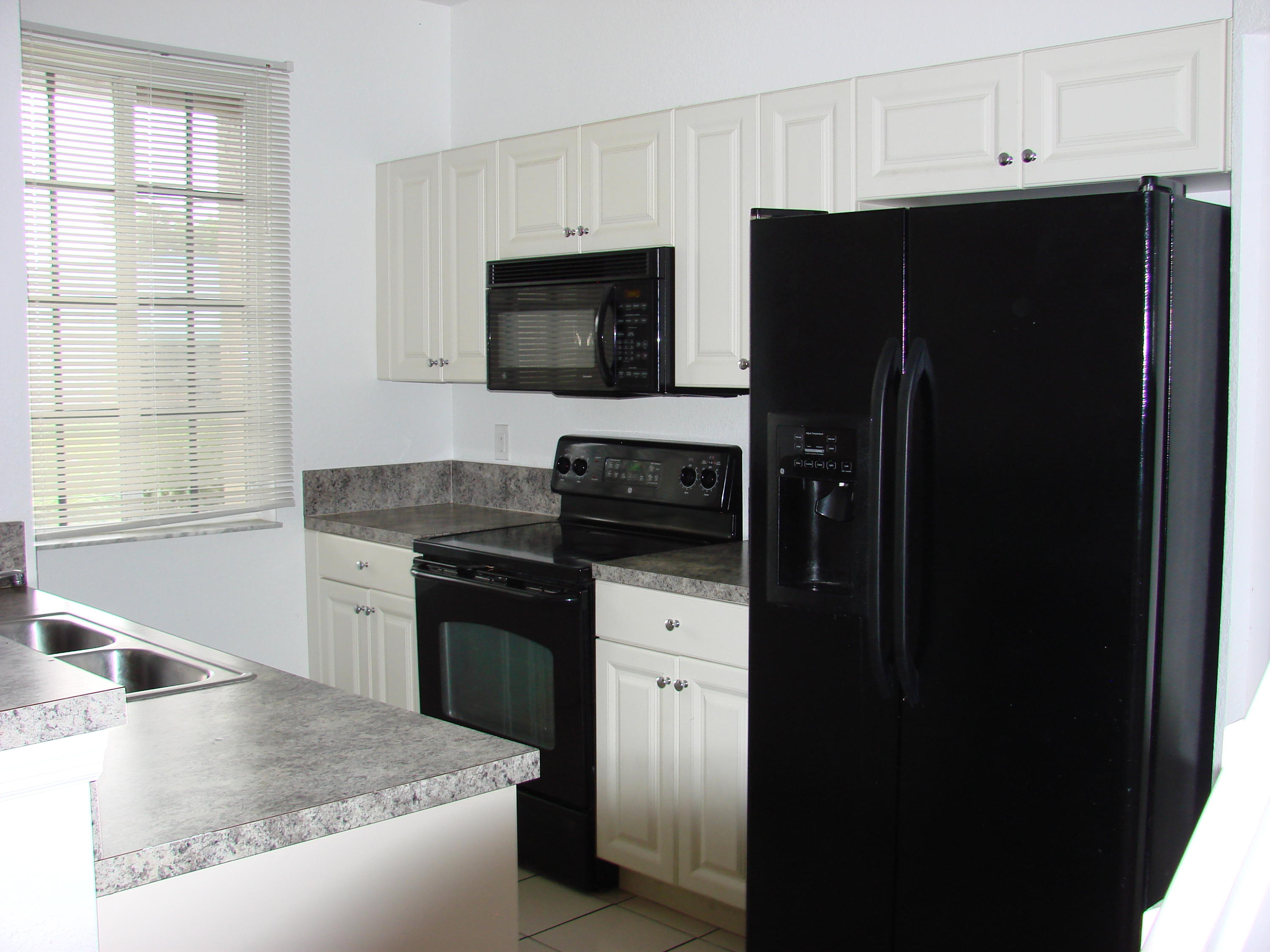 2009 Nassau Drive Riviera Beach, FL 33404 - Photo 2 of 19 Kitchen 1