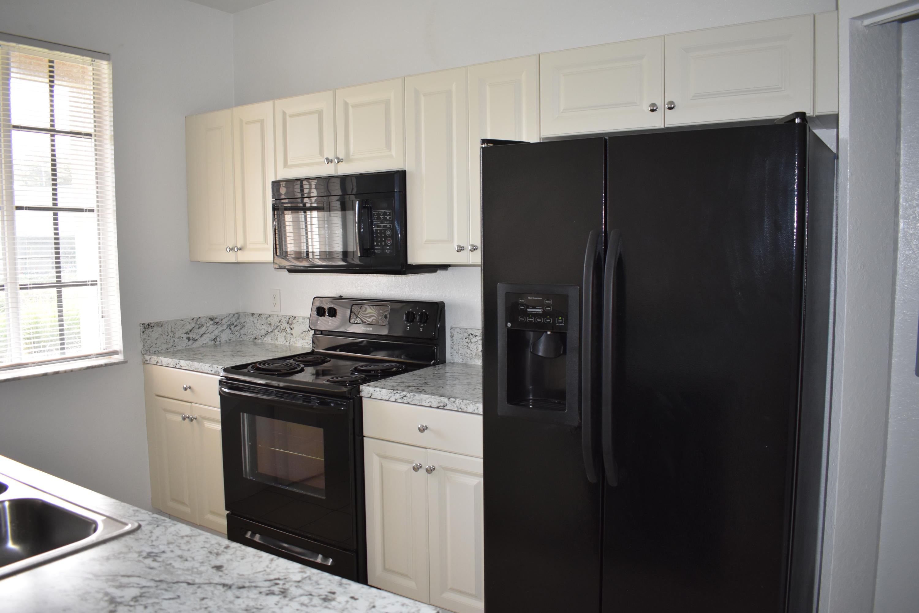 2009 Nassau Drive Riviera Beach, FL 33404 - Photo 5 of 19 DSC_0017 (1)