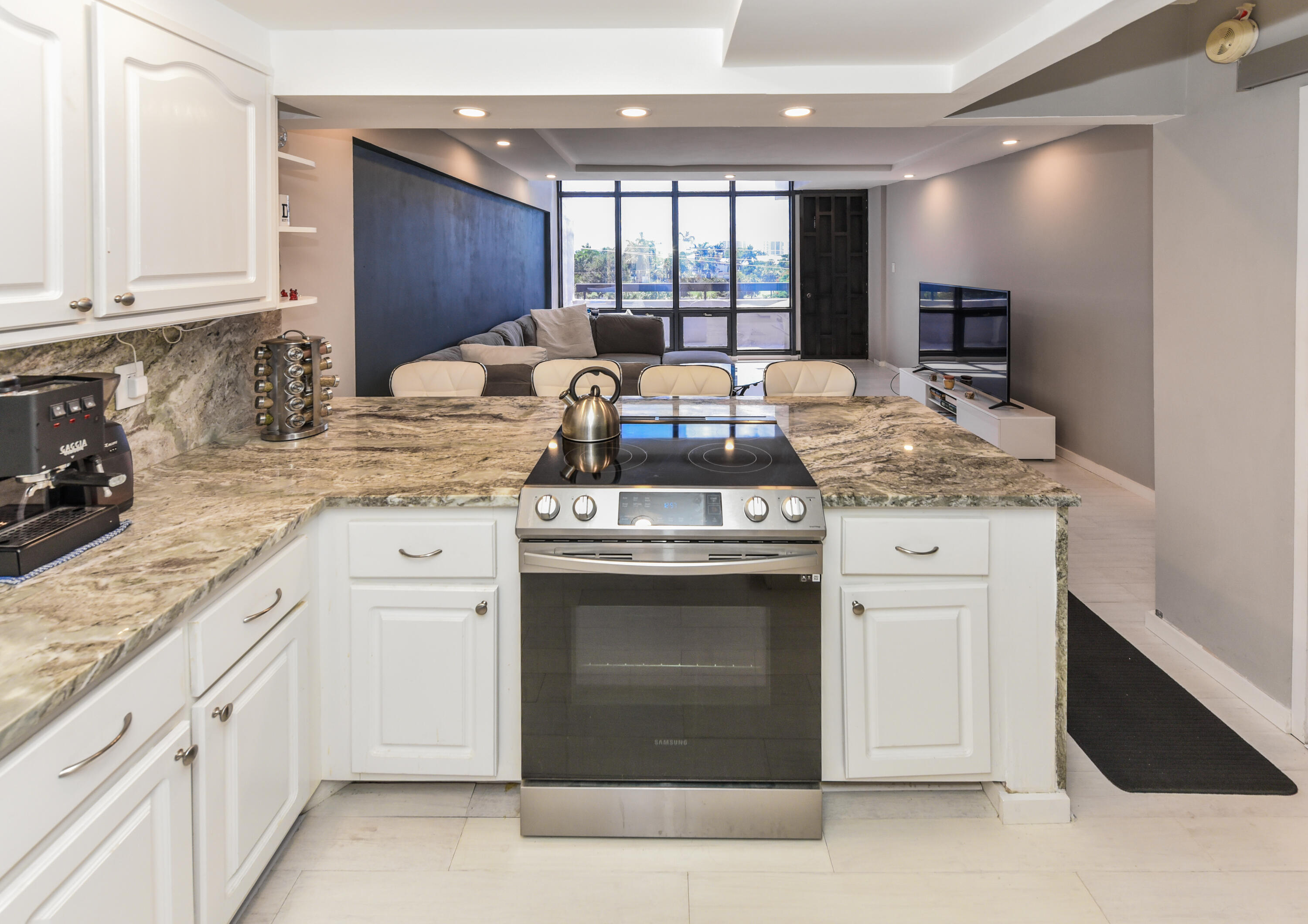 1401 South Federal Highway, Unit 414 Boca Raton, FL 33432 - Photo 12 of 38 1401 S Federal Hwy_#414_Denine Mckerchie