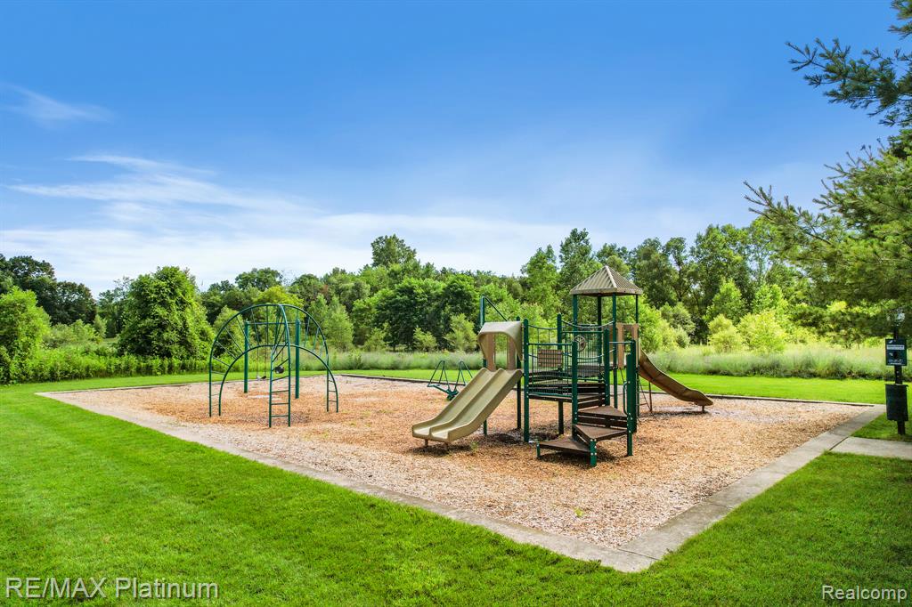 2233 Knotty Pine Trail Howell, MI 48855 - Photo 18 of 26