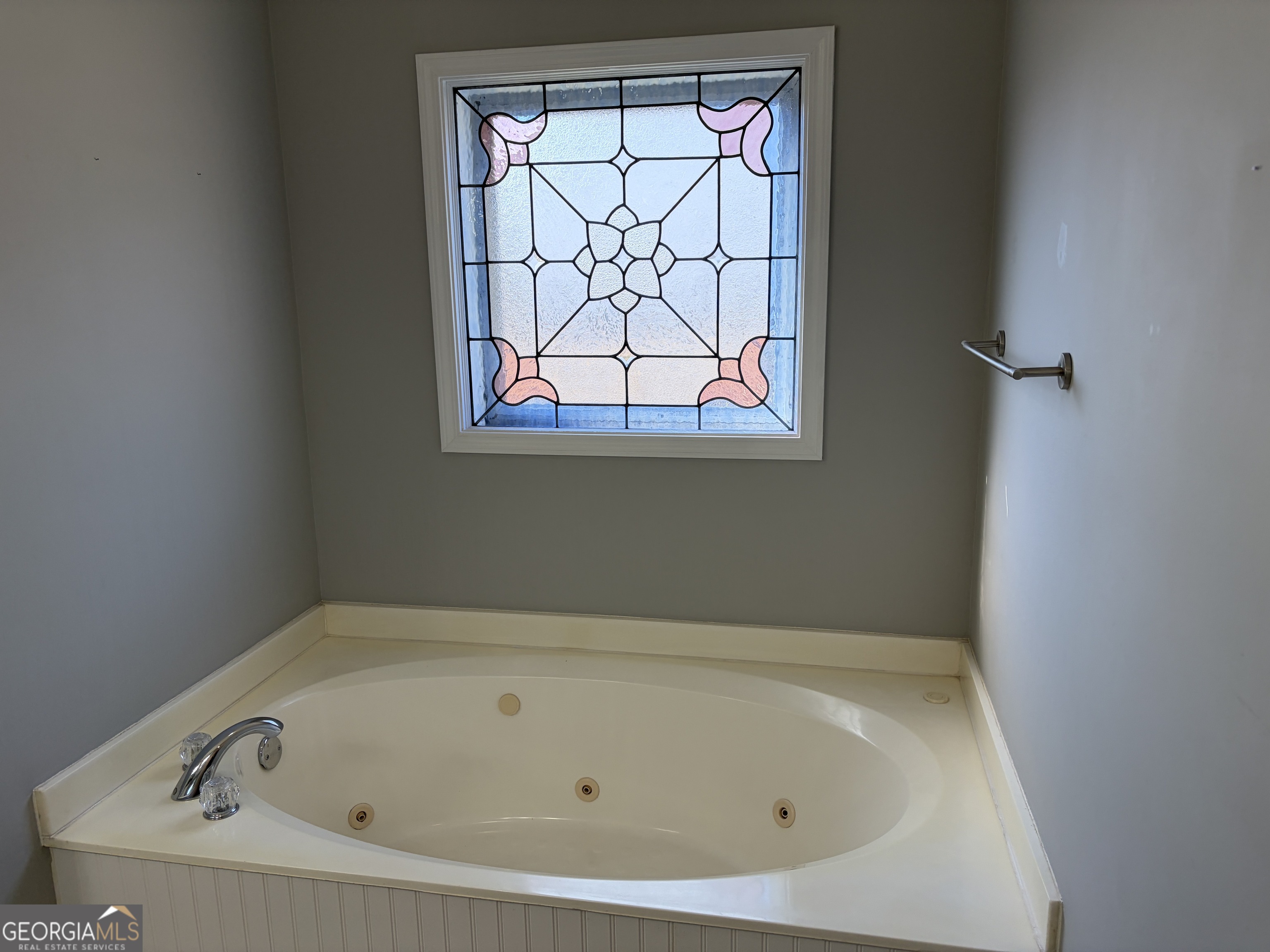 3603 Garden Lakes Parkway Rome, GA 30165 - Photo 15 of 22 a bathroom with a bathtub