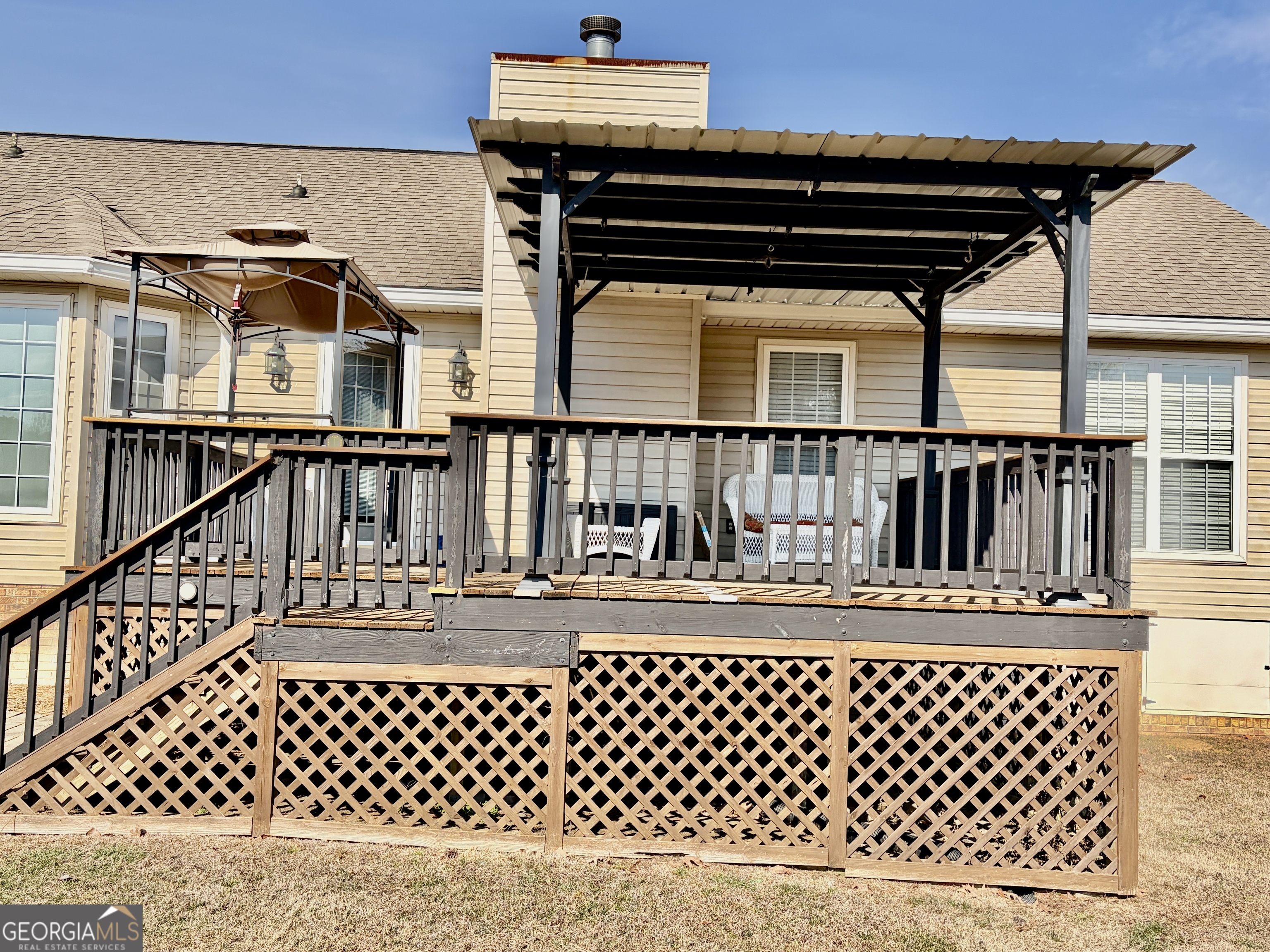 3603 Garden Lakes Parkway Rome, GA 30165 - Photo 4 of 22 a black and white photo of a balcony