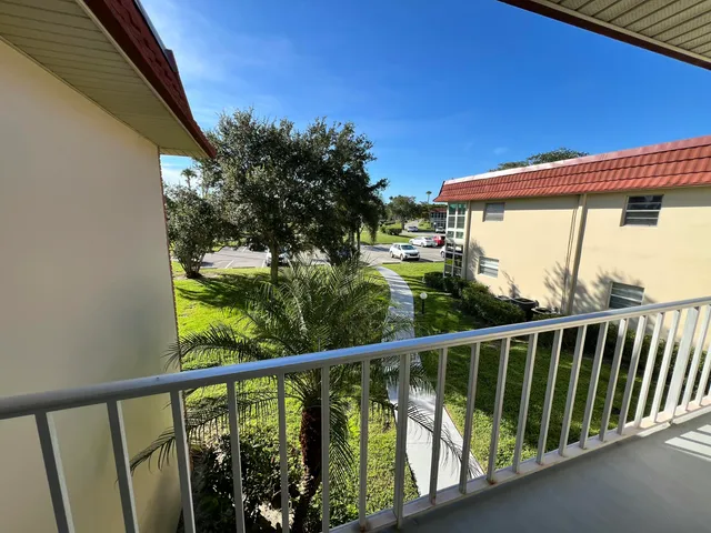 $1,825 | 62 Woodland Drive, Unit 201, Vero Beach, FL 32962