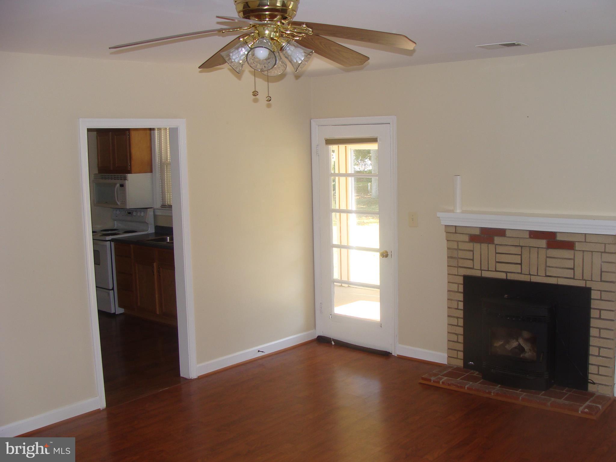 714 Tyler Point Road Deale, MD 20751 - Photo 6 of 12 Living Room