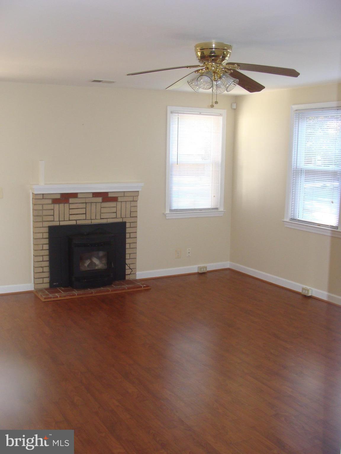 714 Tyler Point Road Deale, MD 20751 - Photo 7 of 12 Living Room